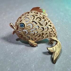 Vintage JJ Gold-Tone Filigree Fish Brooch Pin – Blue Rhinestone Eye